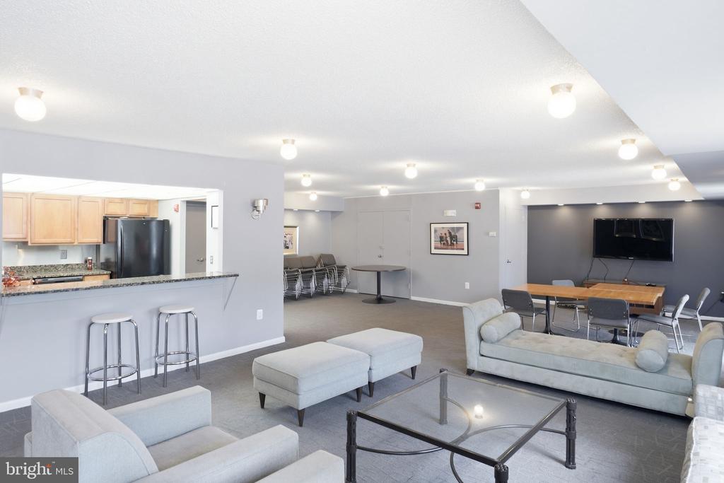 200 N PICKETT STREET Unit: 1414
