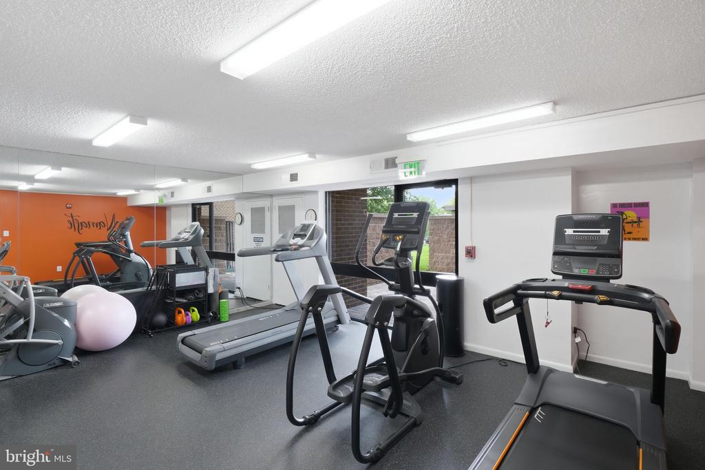 200 N PICKETT STREET Unit: 1414