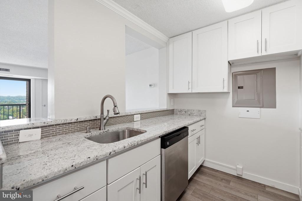 200 N PICKETT STREET Unit: 1414