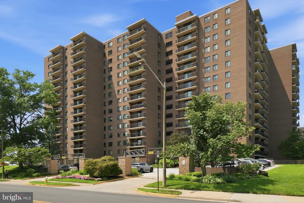 200 N PICKETT STREET Unit: 1414