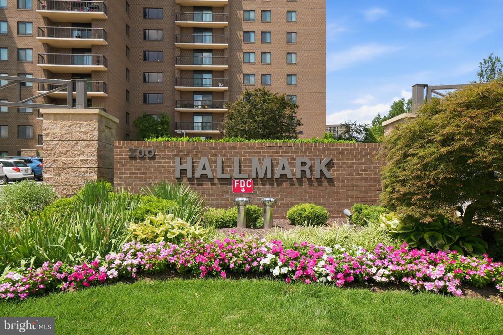 200 N PICKETT STREET Unit: 1414