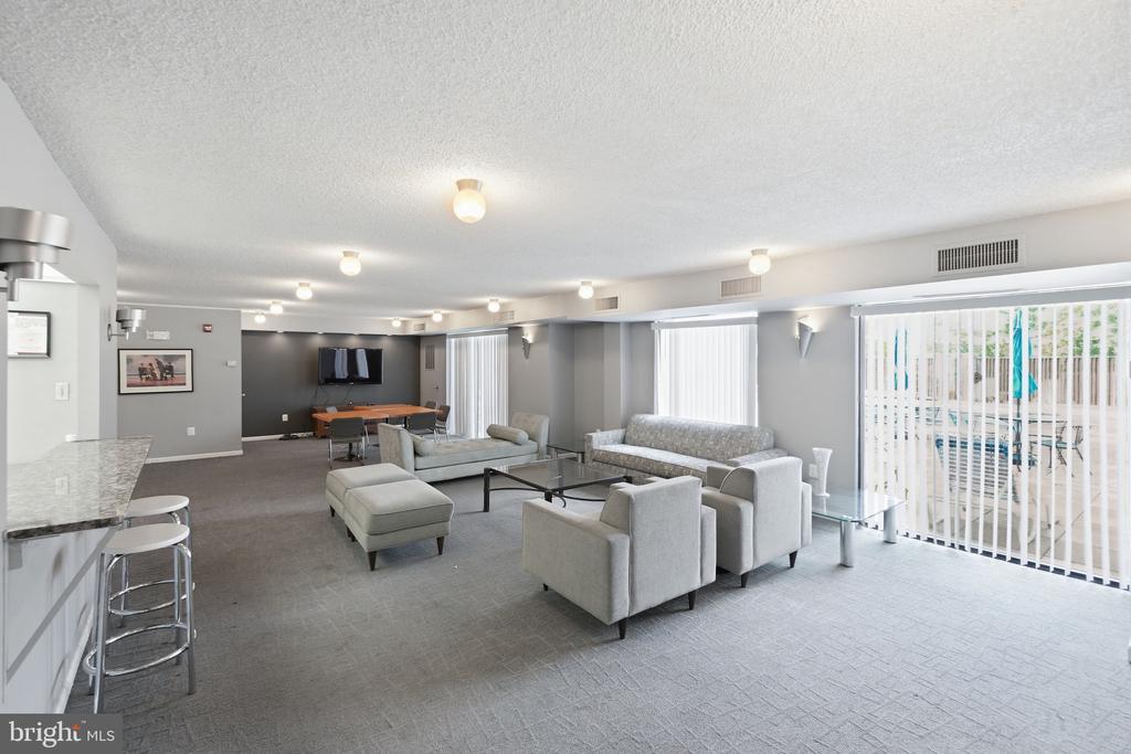 200 N PICKETT STREET Unit: 1414