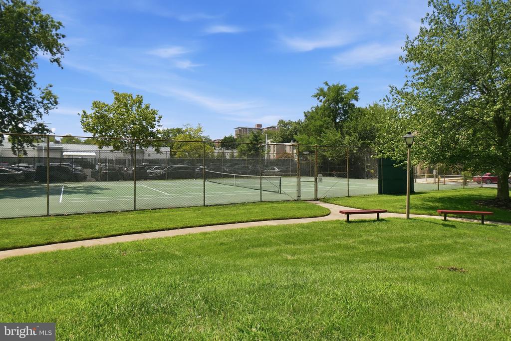 200 N PICKETT STREET Unit: 1414