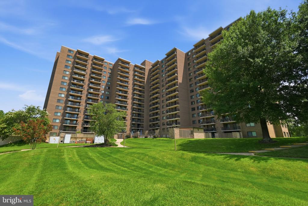 200 N PICKETT STREET Unit: 1414