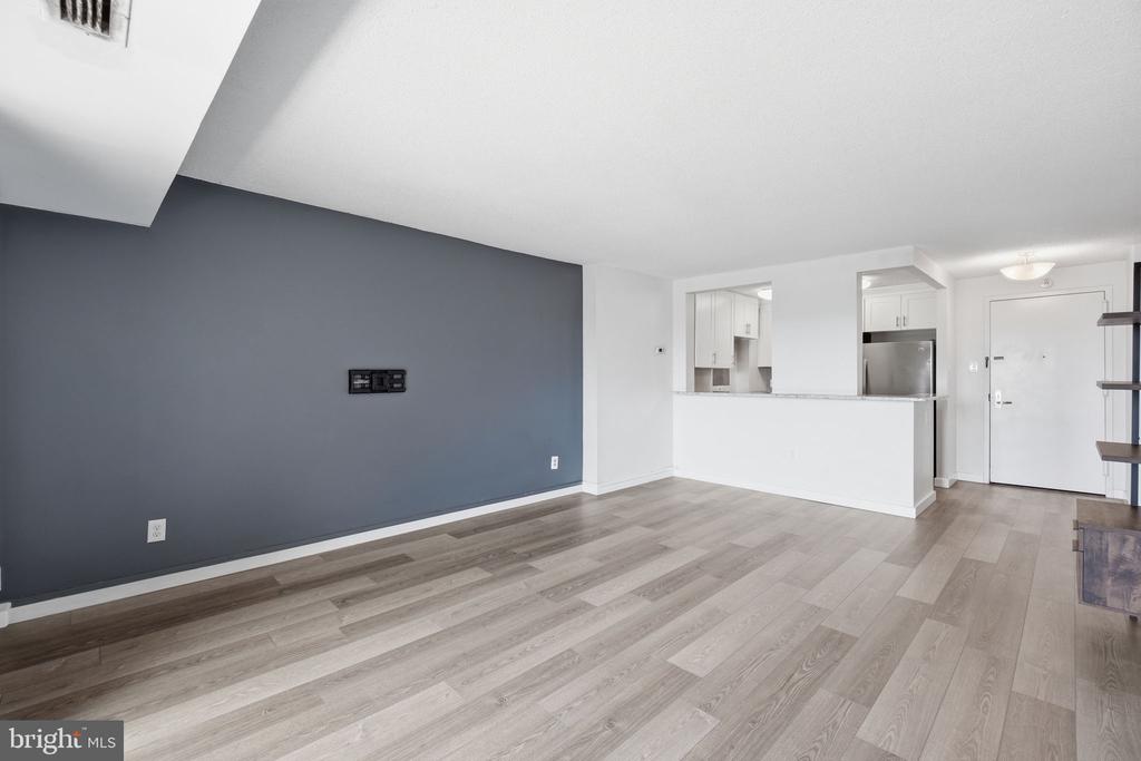 200 N PICKETT STREET Unit: 1414