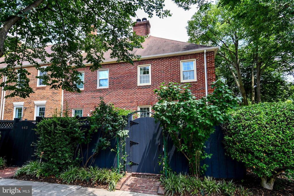 445 OLD TOWN COURT