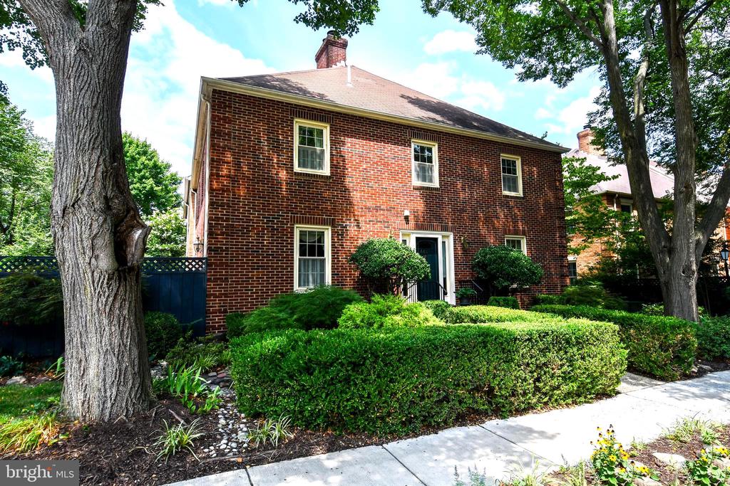 445 OLD TOWN COURT