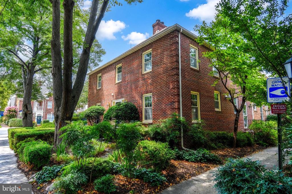 445 OLD TOWN COURT