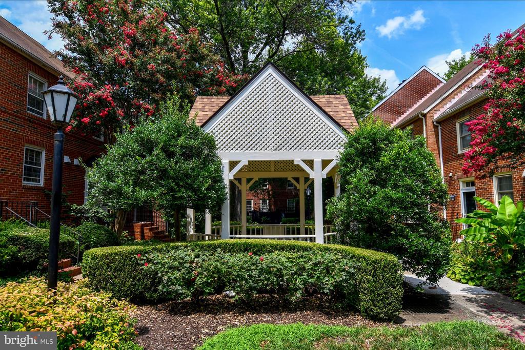 445 OLD TOWN COURT