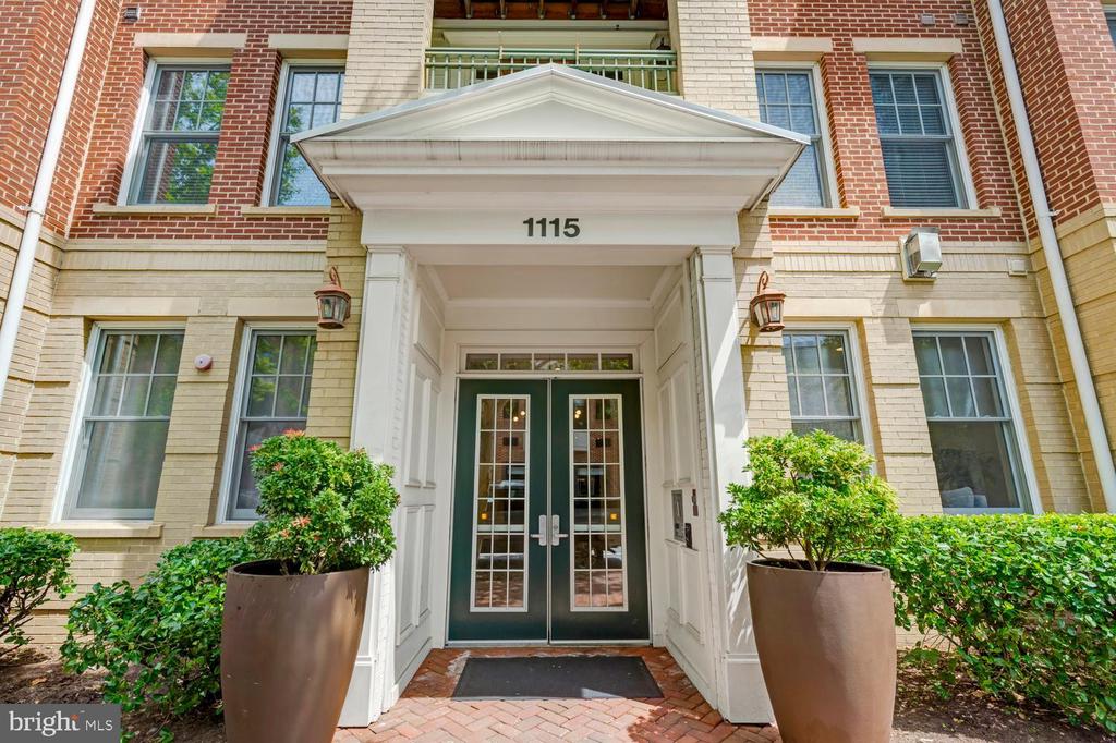 1115 CAMERON Unit: 212