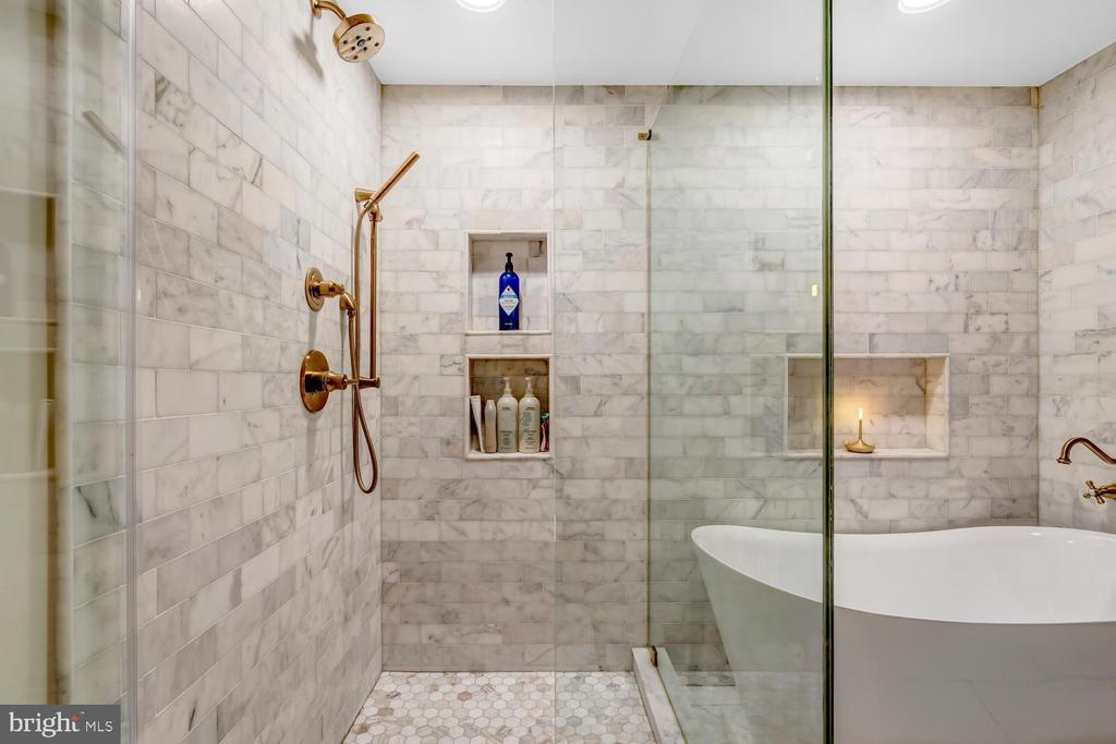 1115 CAMERON Unit: 212