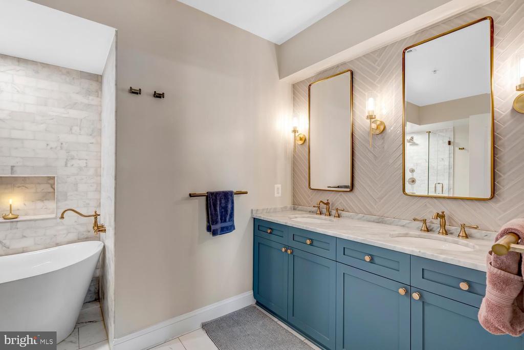 1115 CAMERON Unit: 212