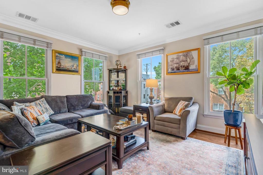 1115 CAMERON Unit: 212
