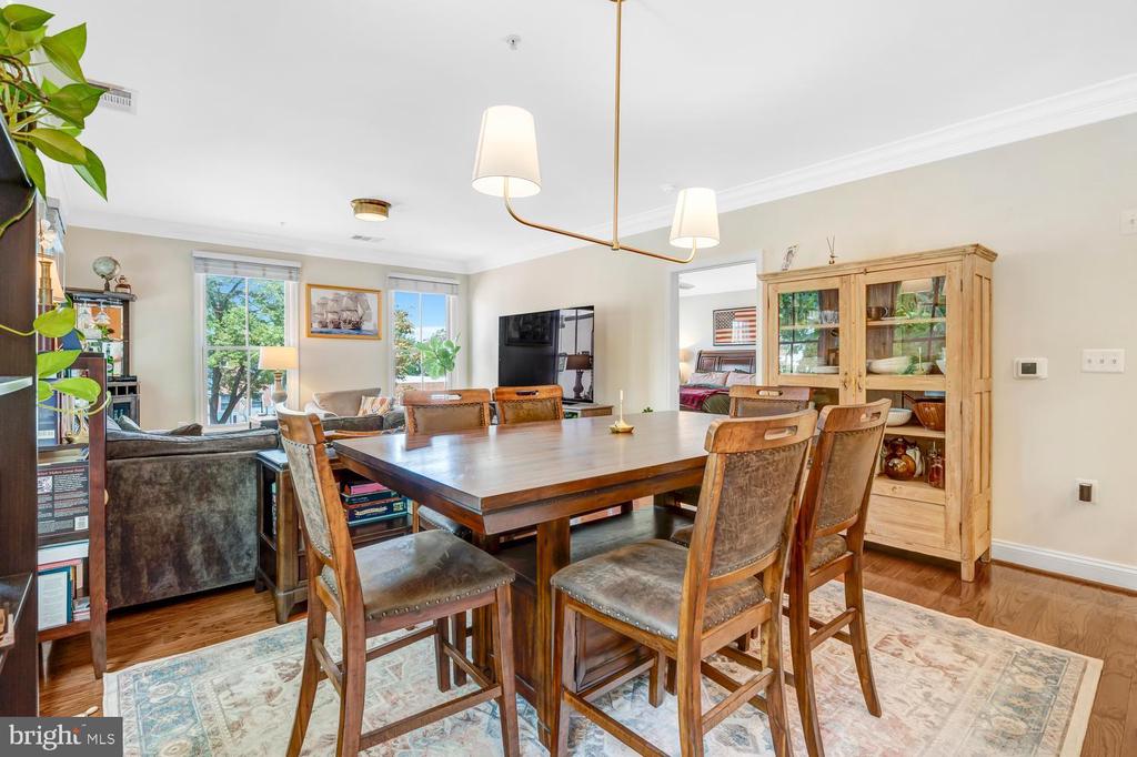 1115 CAMERON Unit: 212