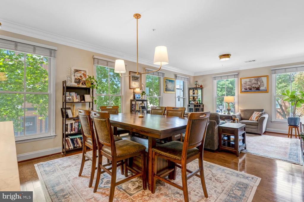 1115 CAMERON Unit: 212
