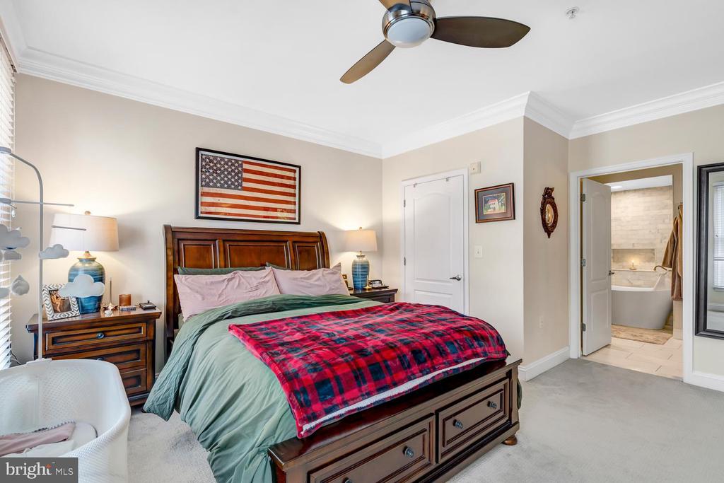 1115 CAMERON Unit: 212