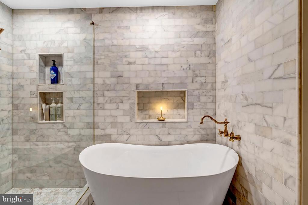 1115 CAMERON Unit: 212