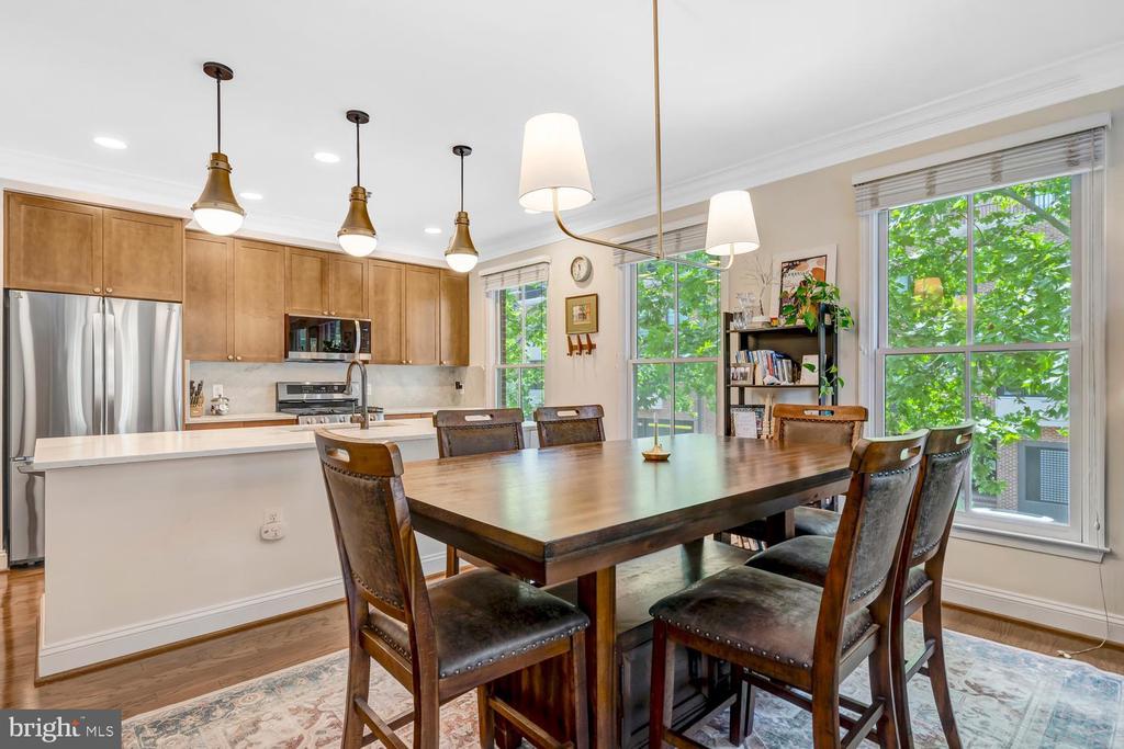 1115 CAMERON Unit: 212