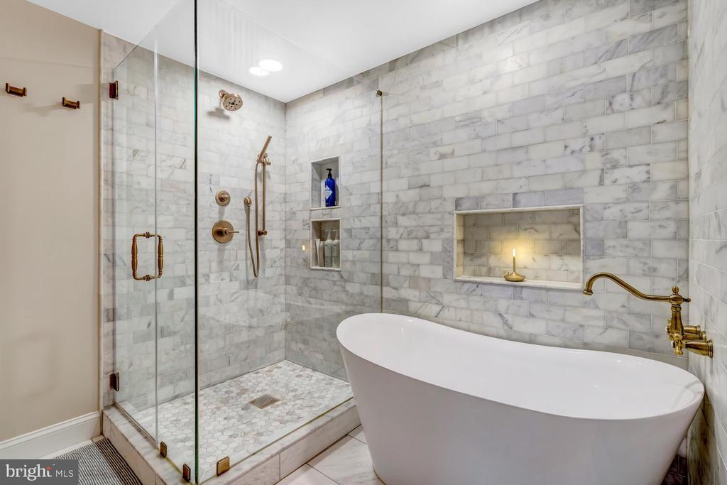 1115 CAMERON Unit: 212