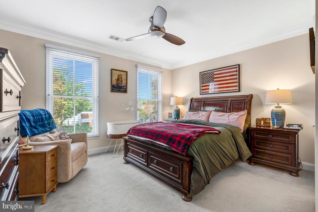 1115 CAMERON Unit: 212