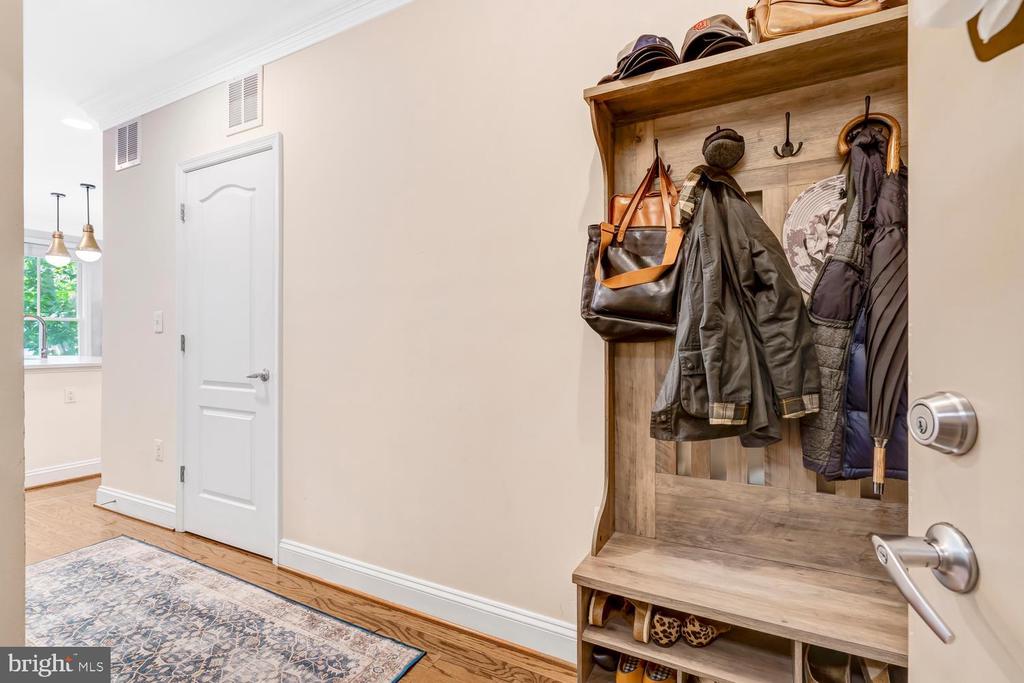 1115 CAMERON Unit: 212