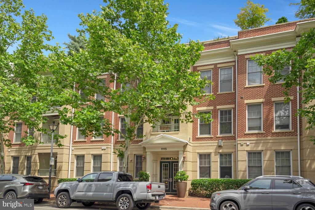 1115 CAMERON Unit: 212
