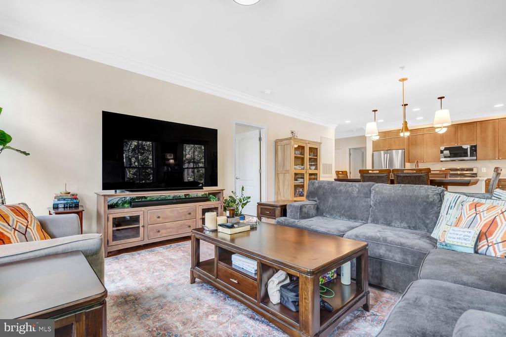 1115 CAMERON Unit: 212