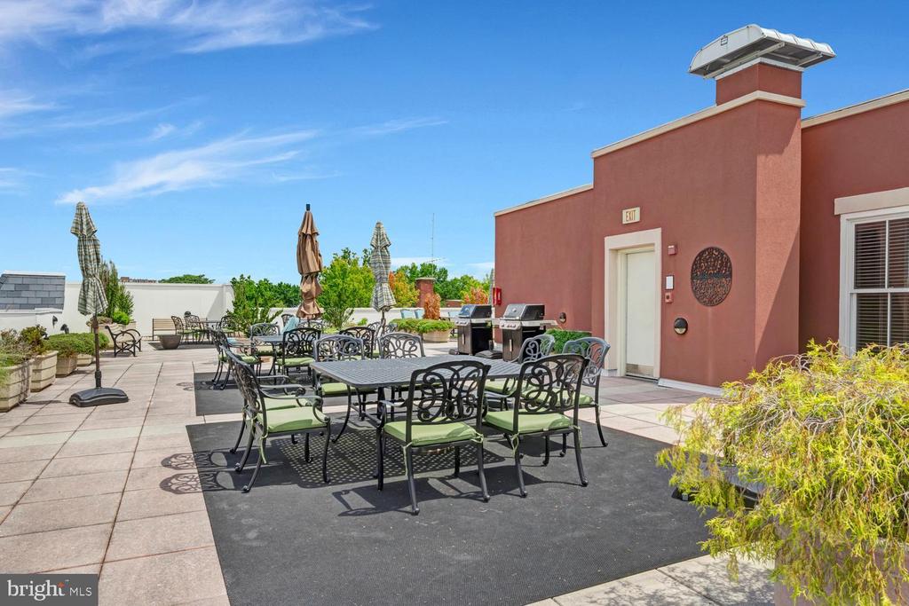 1115 CAMERON Unit: 212