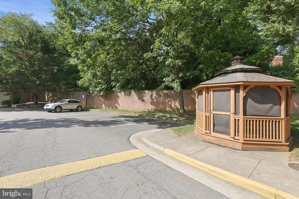 3298 MOUNT VERNON AVENUE