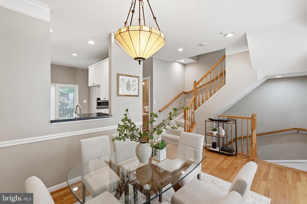 3298 MOUNT VERNON AVENUE