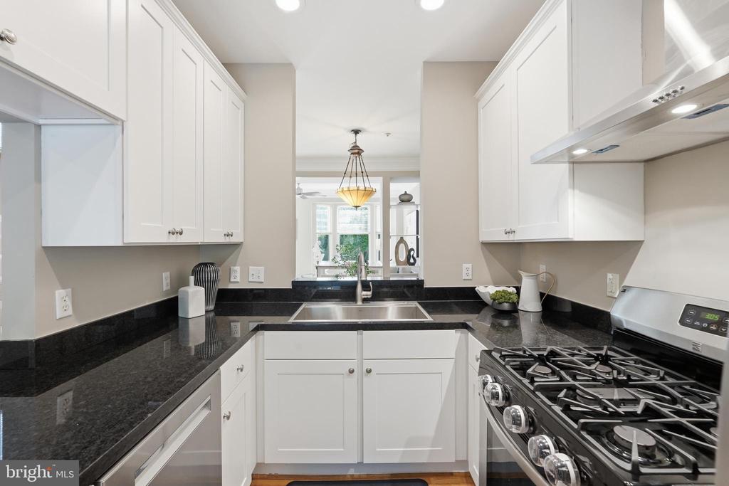 3298 MOUNT VERNON AVENUE
