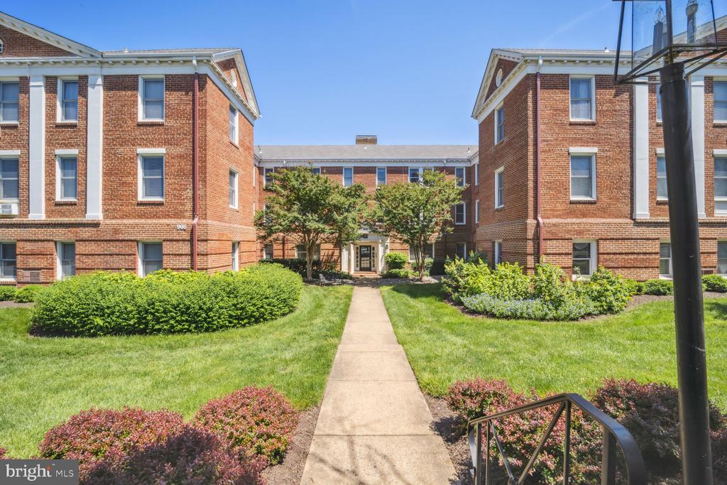 906 S WASHINGTON STREET Unit: 302
