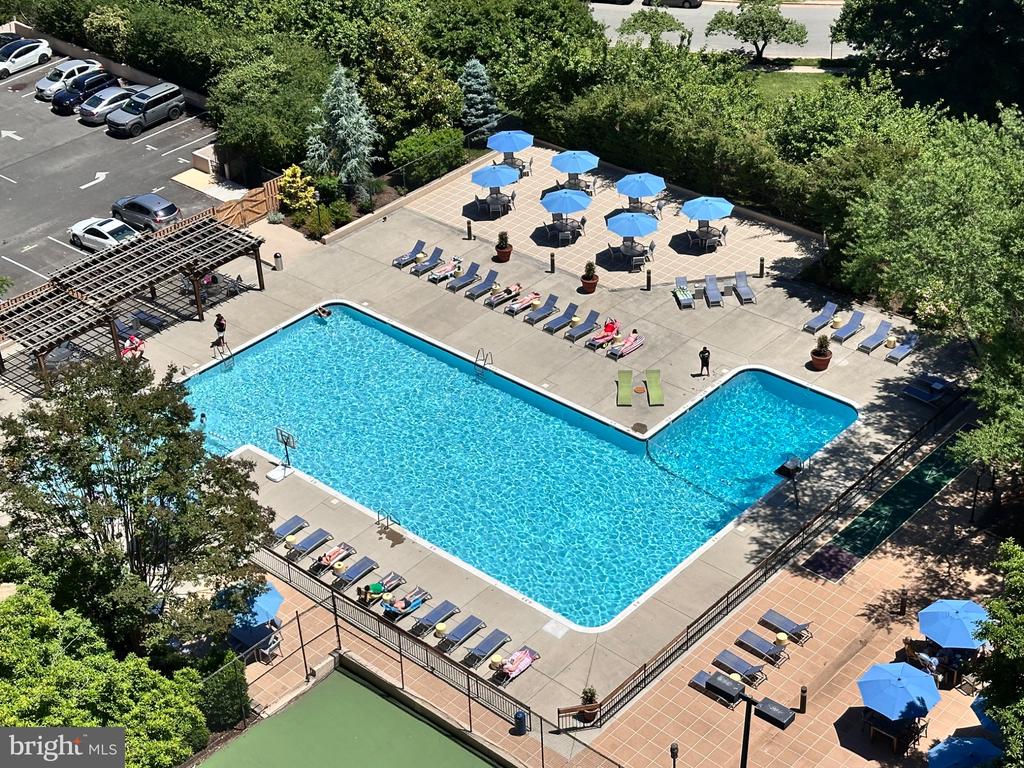 5500 HOLMES RUN PARKWAY Unit: 1412