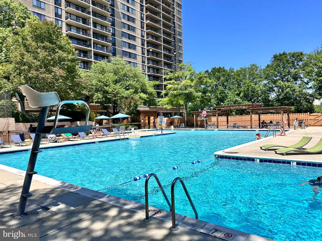 5500 HOLMES RUN PARKWAY Unit: 1412