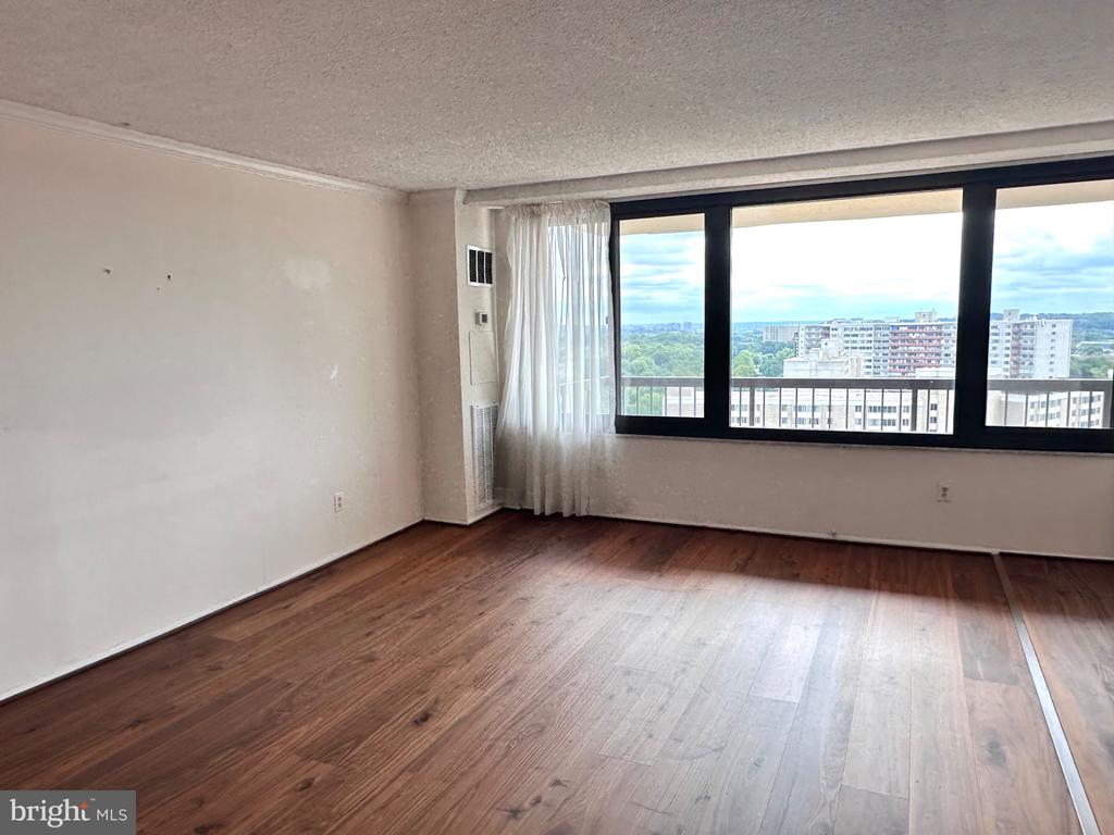 5500 HOLMES RUN PARKWAY Unit: 1412