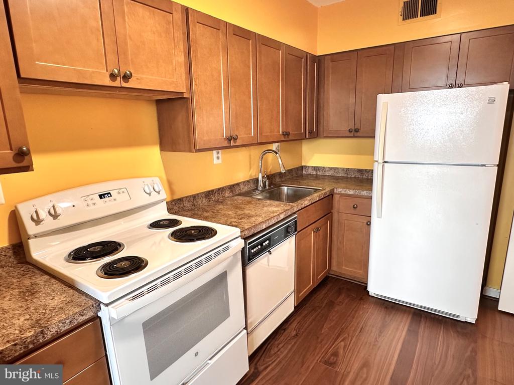 5500 HOLMES RUN PARKWAY Unit: 1412