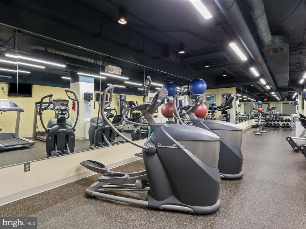 5500 HOLMES RUN PARKWAY Unit: 1412