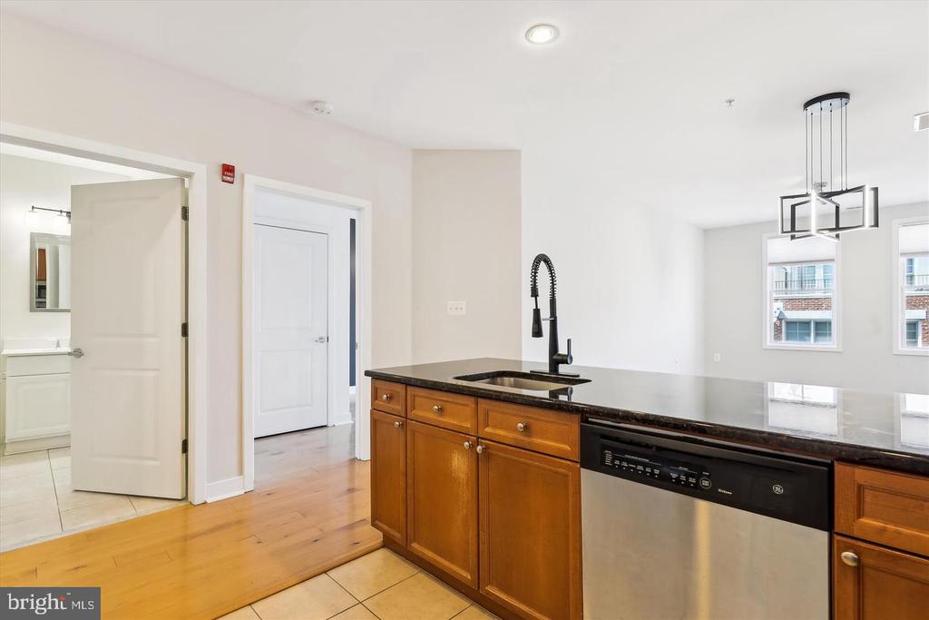 181 E REED AVENUE Unit: 305