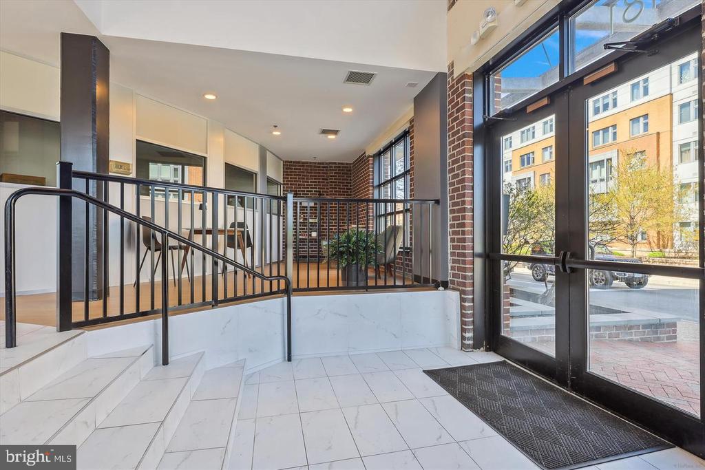 181 E REED AVENUE Unit: 305