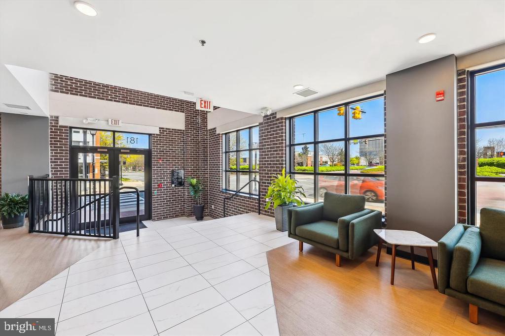 181 E REED AVENUE Unit: 305