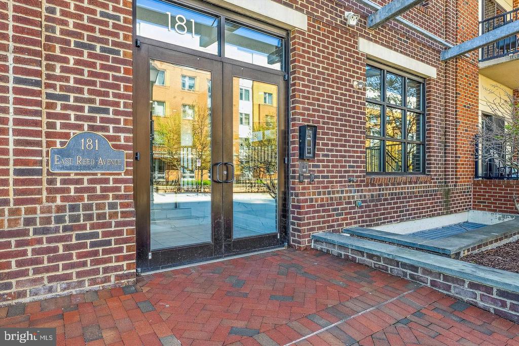 181 E REED AVENUE Unit: 305
