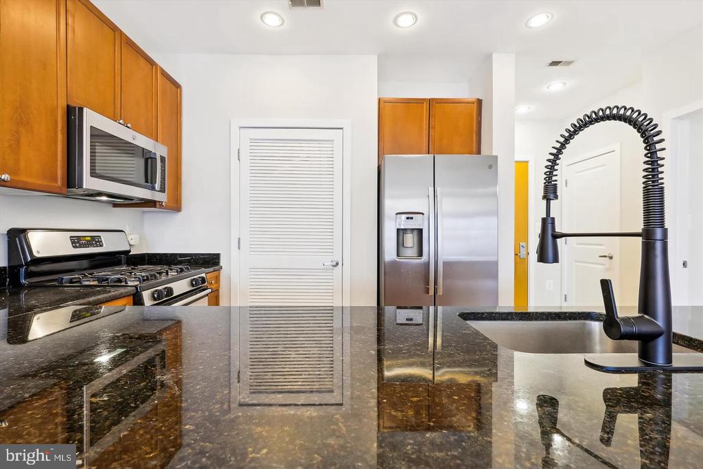 181 E REED AVENUE Unit: 305