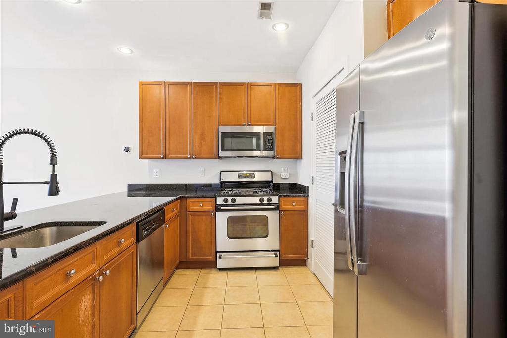 181 E REED AVENUE Unit: 305