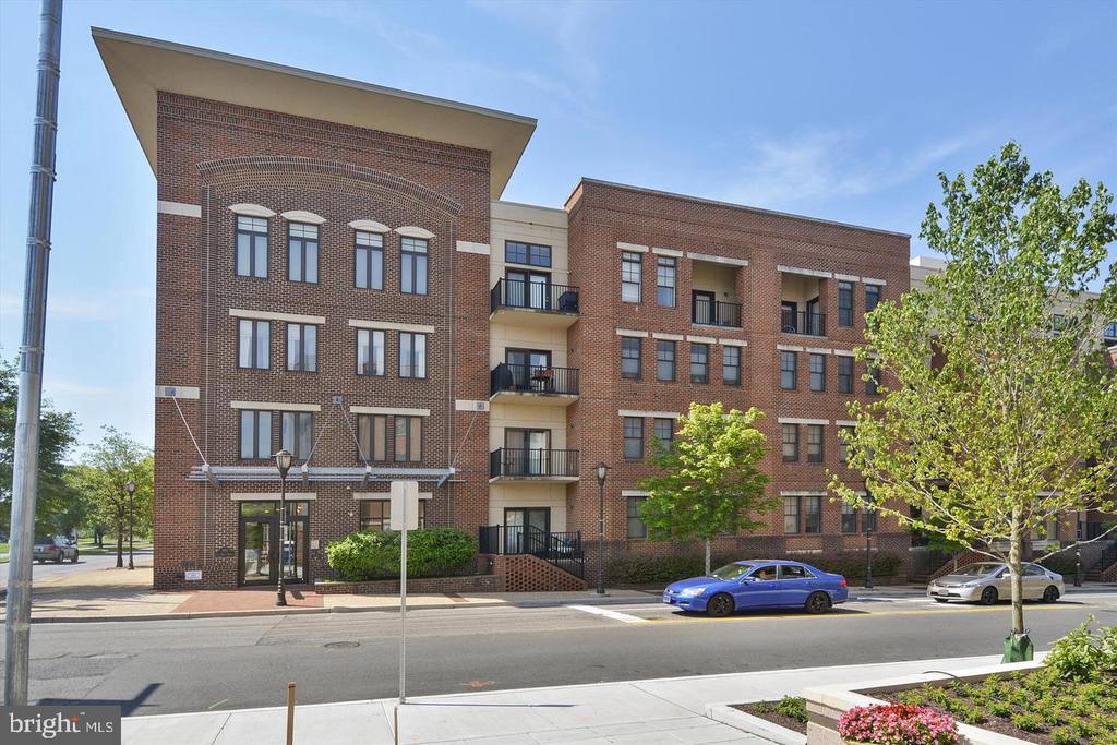 181 E REED AVENUE Unit: 305