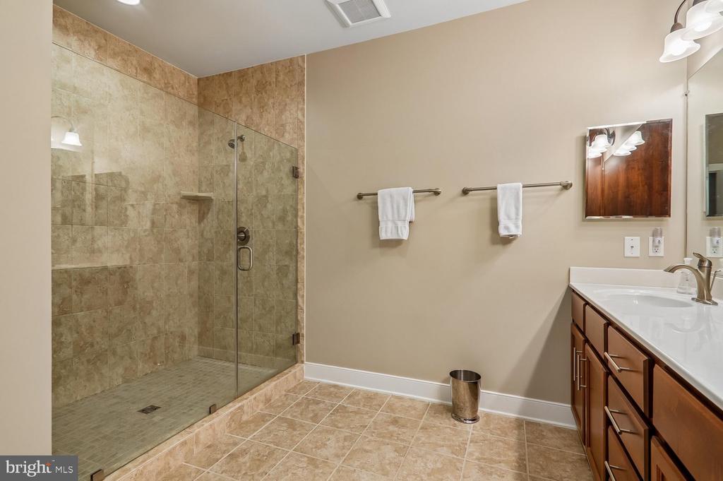 620 E HOWELL AVENUE Unit: 102