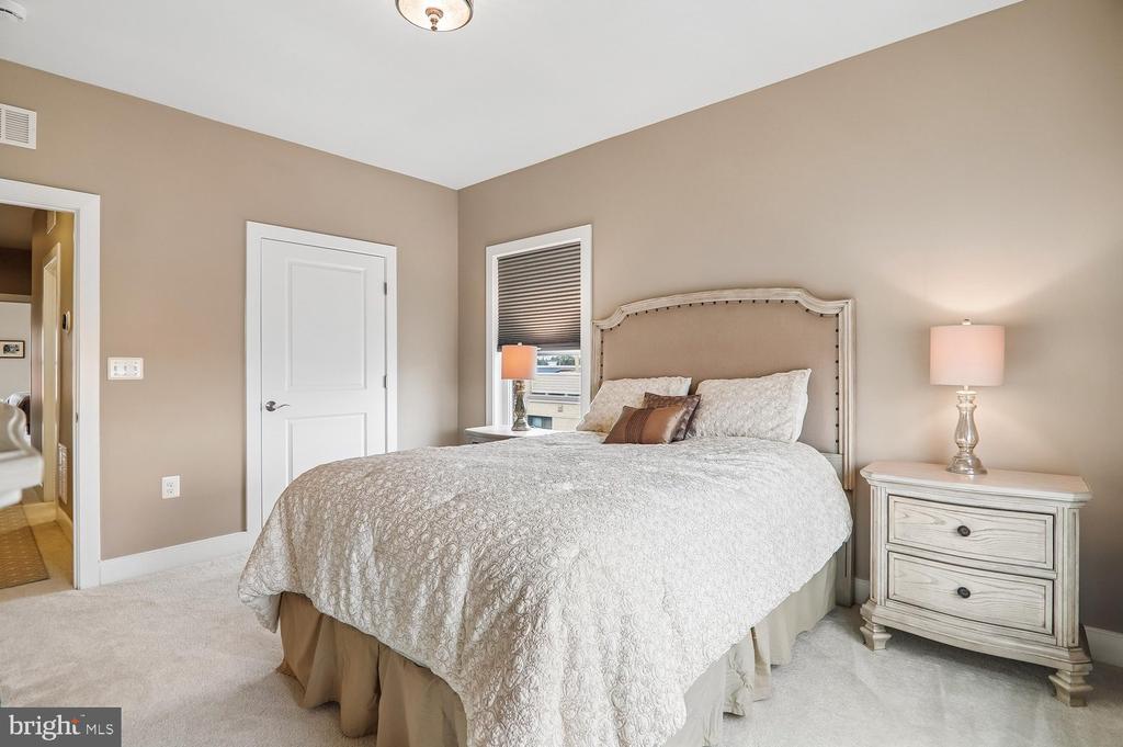 620 E HOWELL AVENUE Unit: 102