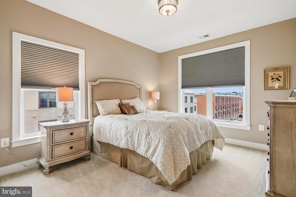 620 E HOWELL AVENUE Unit: 102