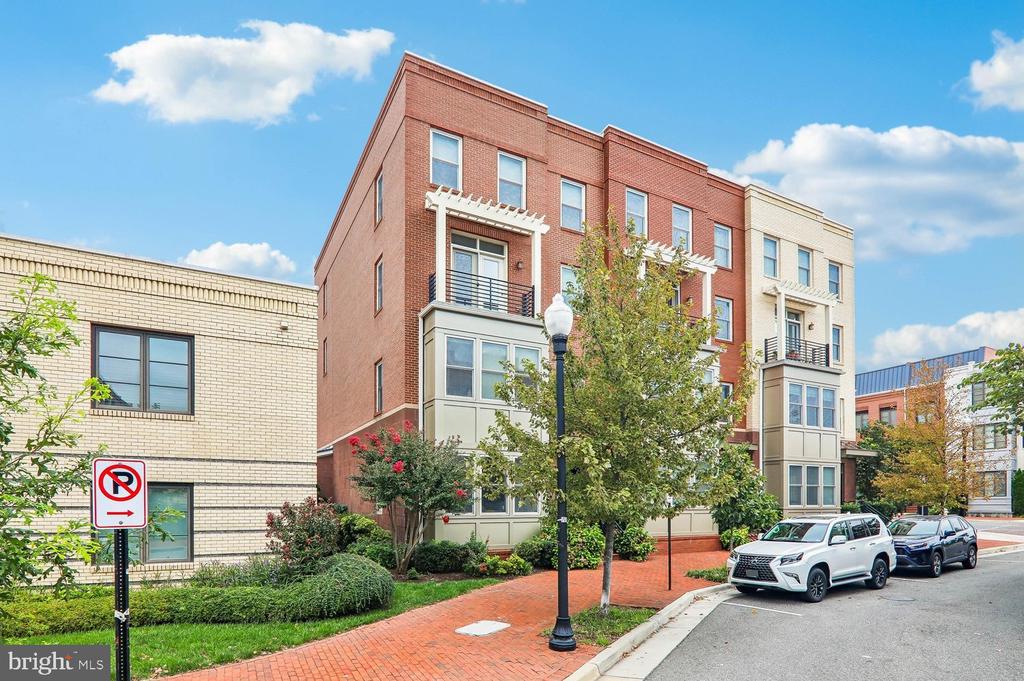 620 E HOWELL AVENUE Unit: 102