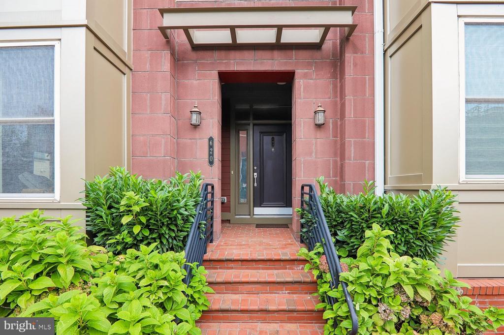 620 E HOWELL AVENUE Unit: 102