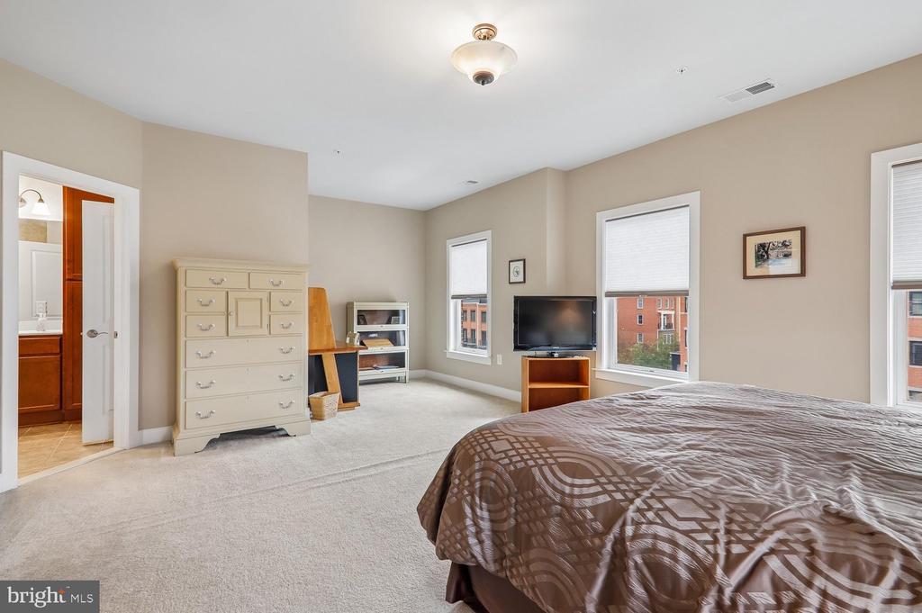 620 E HOWELL AVENUE Unit: 102